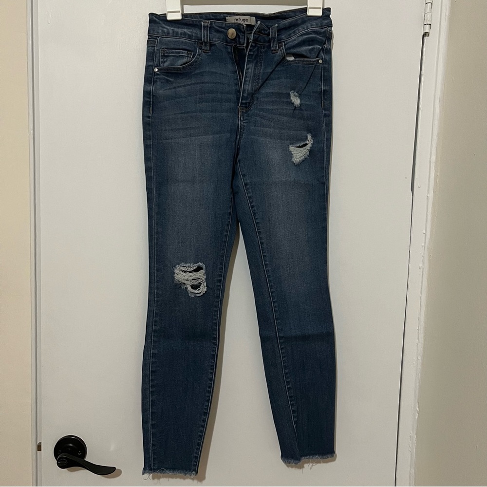 Distressed skinny jeans